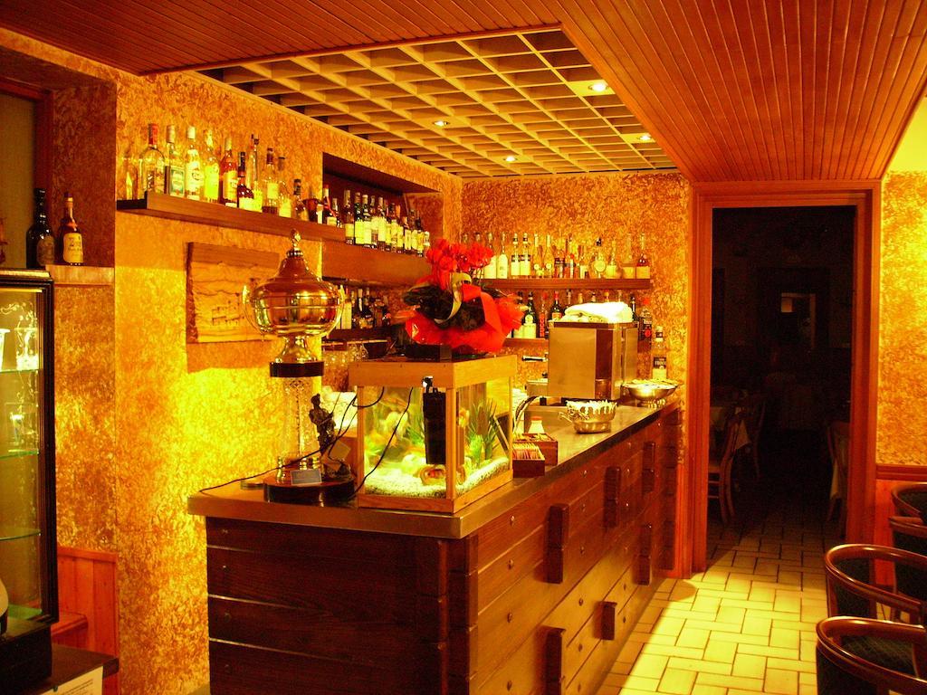 Grand Hotel Ala Di Stura מראה חיצוני תמונה