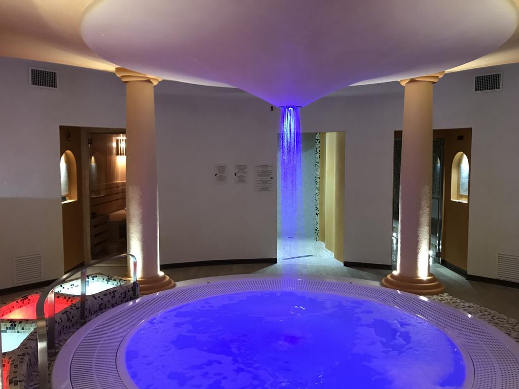 Grand Hotel Ala Di Stura מראה חיצוני תמונה