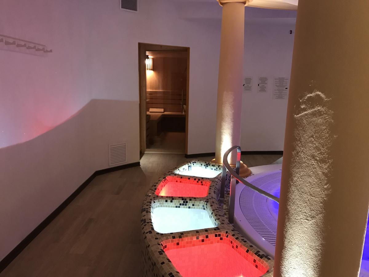 Grand Hotel Ala Di Stura מראה חיצוני תמונה